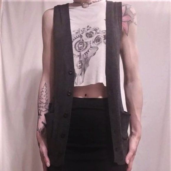 Buttoned Sweater Vest - Picture 3 of 8